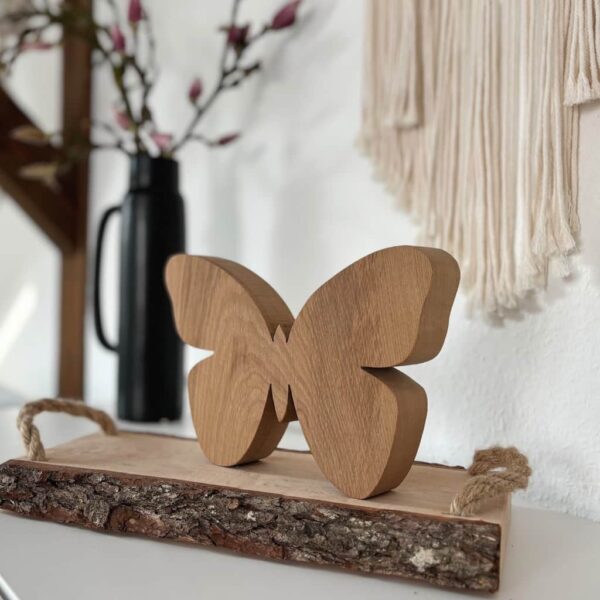 Holzschmetterling aus edlem Eichenholz - passend als Hoteldeko oder Restaurantdekoration - schöne Frühlingsdeko aus Holz