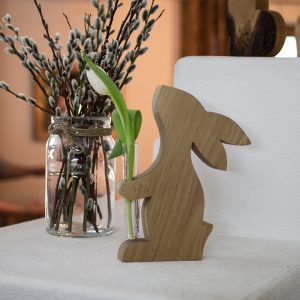 Hase aus Holz mit Vase, Holzvase, Osterdeko