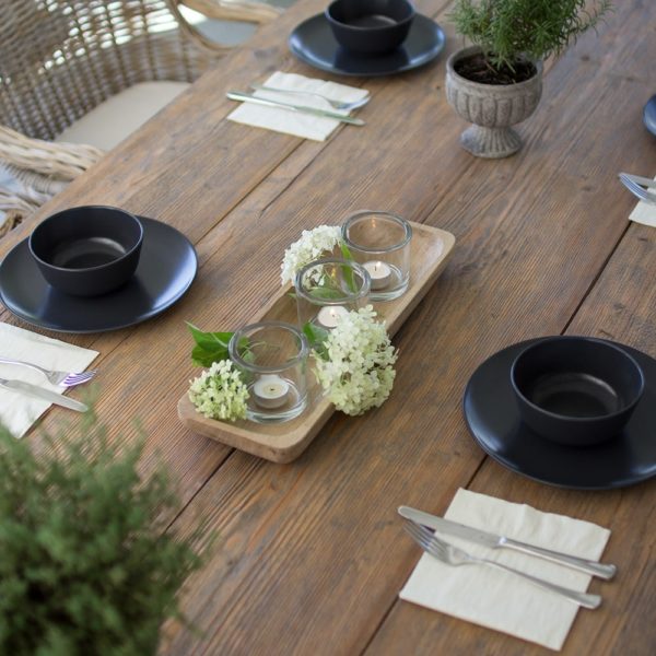 Holzschale als Tischdekoration auf deiner Terrasse