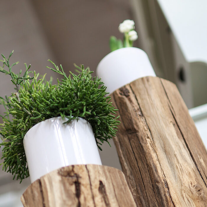 Detailbild Altholzsäule mit passendem Übertopf - schöne Deko für jede Jahreszeit