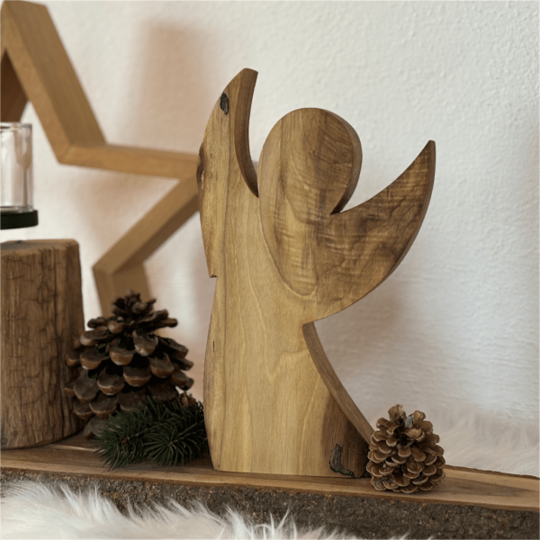 Holzengel aus schönem Nussbaumholz - handgemacht - Besondere Deko zum Verschenken
