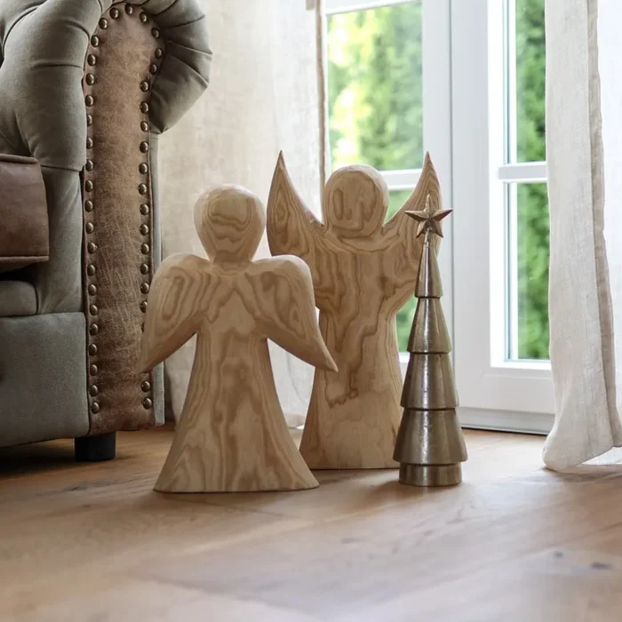 schöne handgemachte Holzengel geschnitzt aus Eschenholz