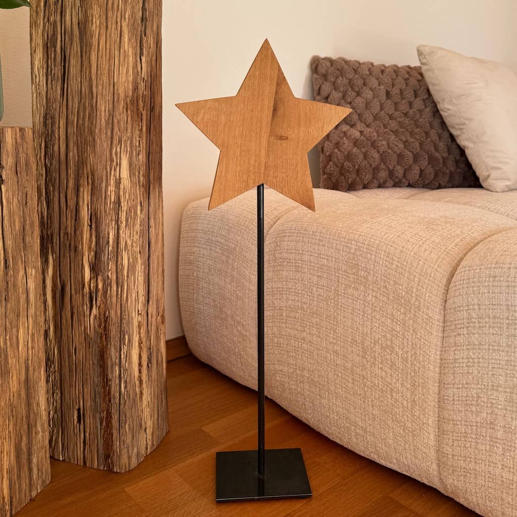 Holzstern Eiche auf Metallständer schwarz - schöne Weihnachtsdeko für Hotels