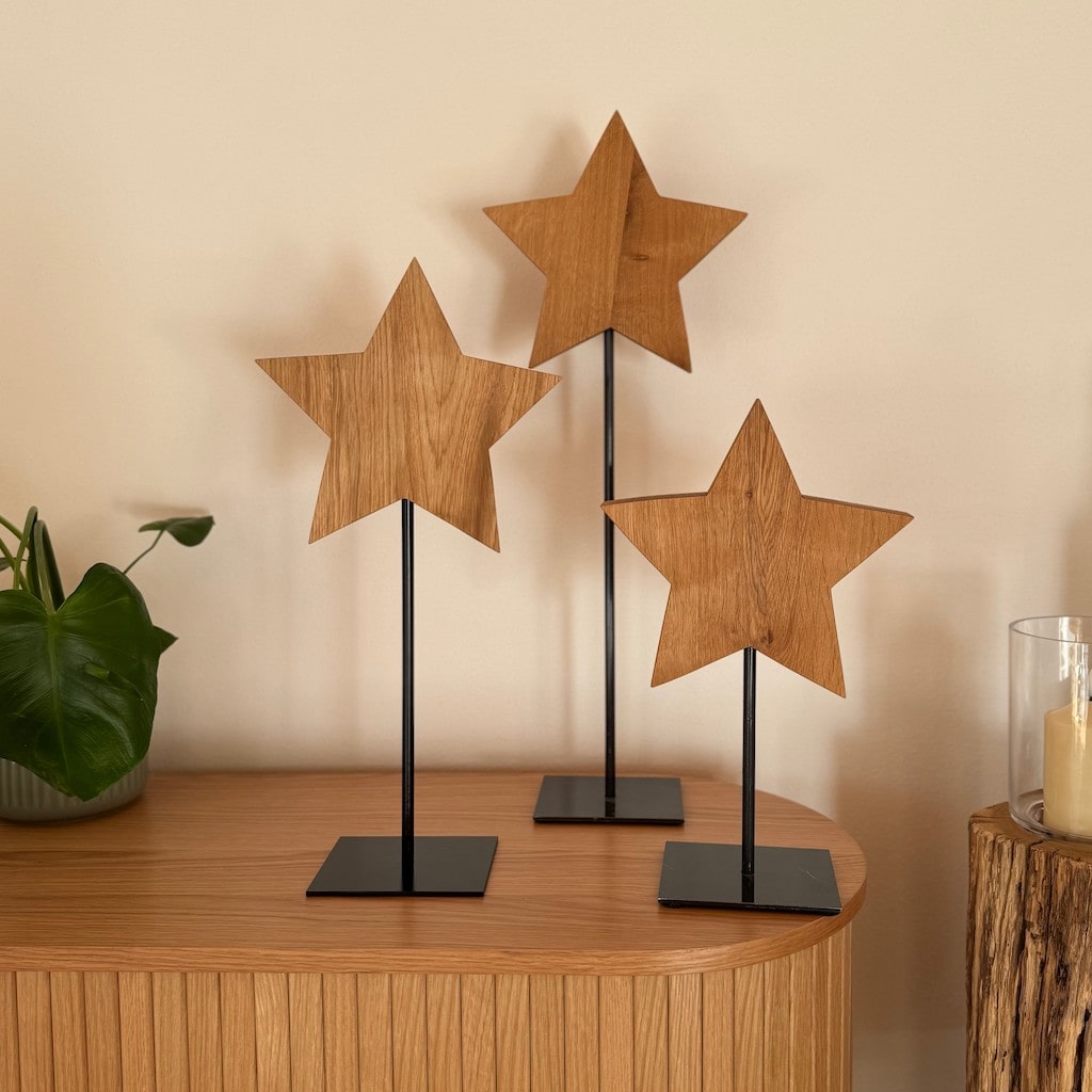 Holzstern aus Eichenholz auf Metallfuss