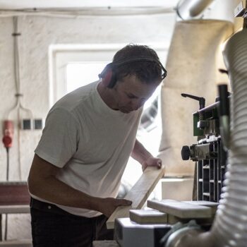 Stephan Schatt in der Werkstatt