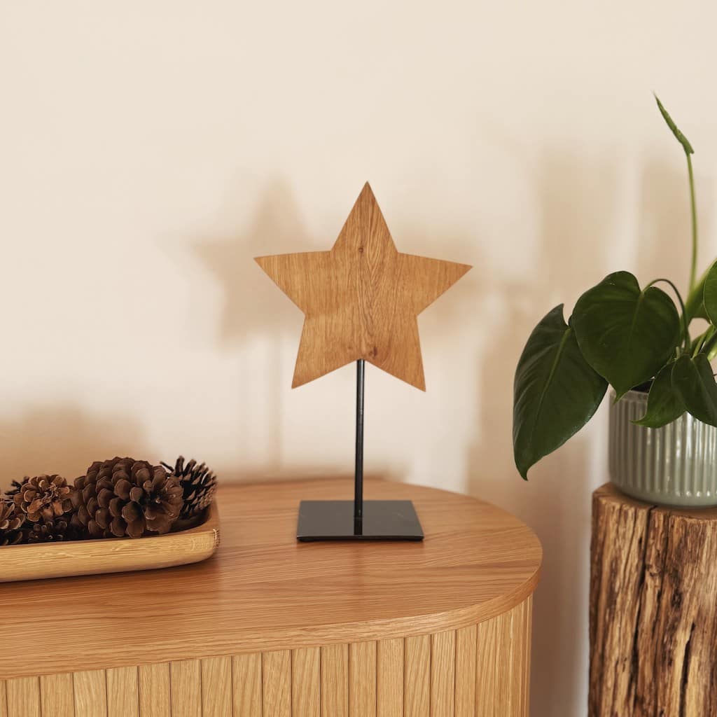 edler Holzstern auf Metallfuss - handgemachte Weihnachtsdeko