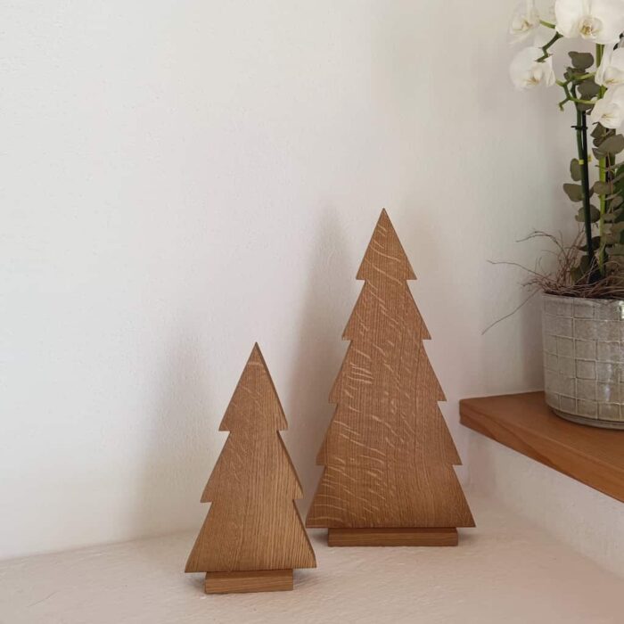 edle Tannenbäume aus Eichenholz - wunderbare Hoteldekoration für edle Weihnachtsdeko
